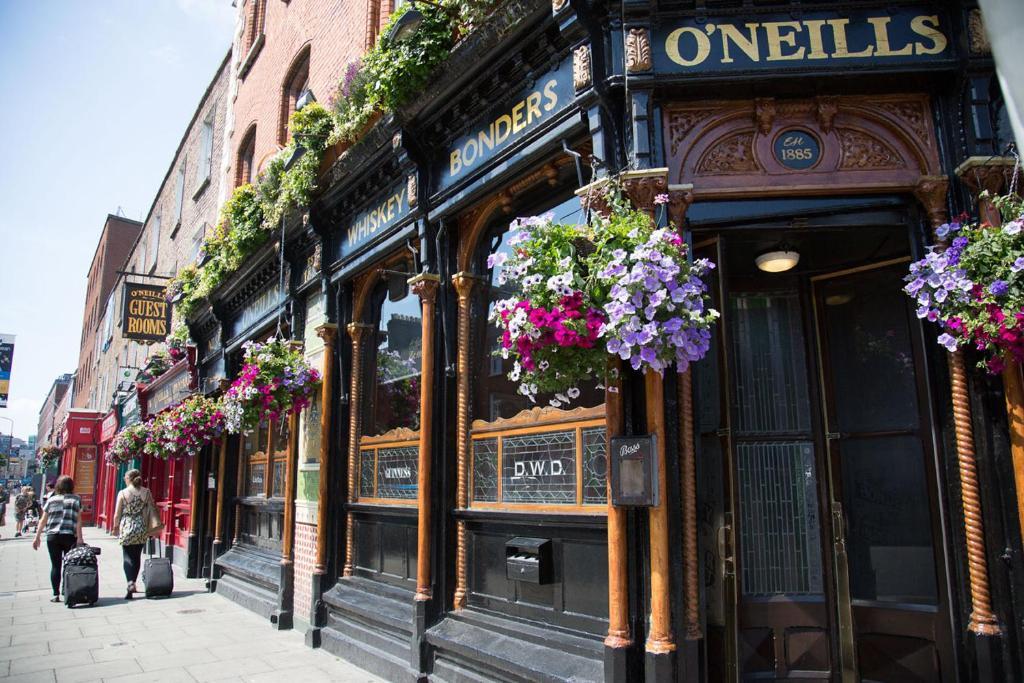 O'Neills Victorian Pub & Townhouse Hotel Dublin Room photo